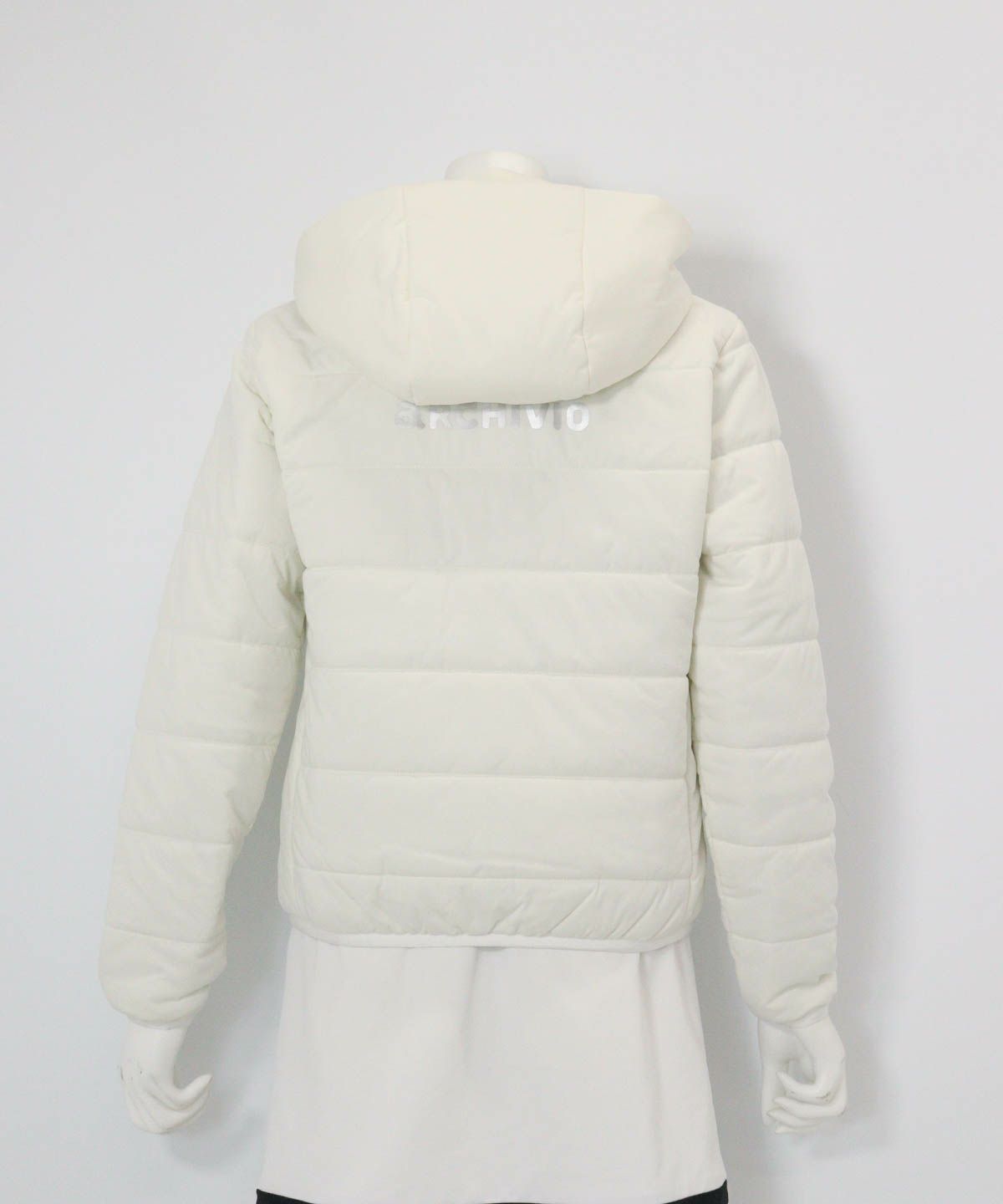 防風保温中綿ジップブルゾン(ホワイト)後ろ