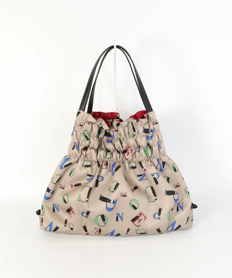 スカーフ柄風トートバッグ(ベージュ)前