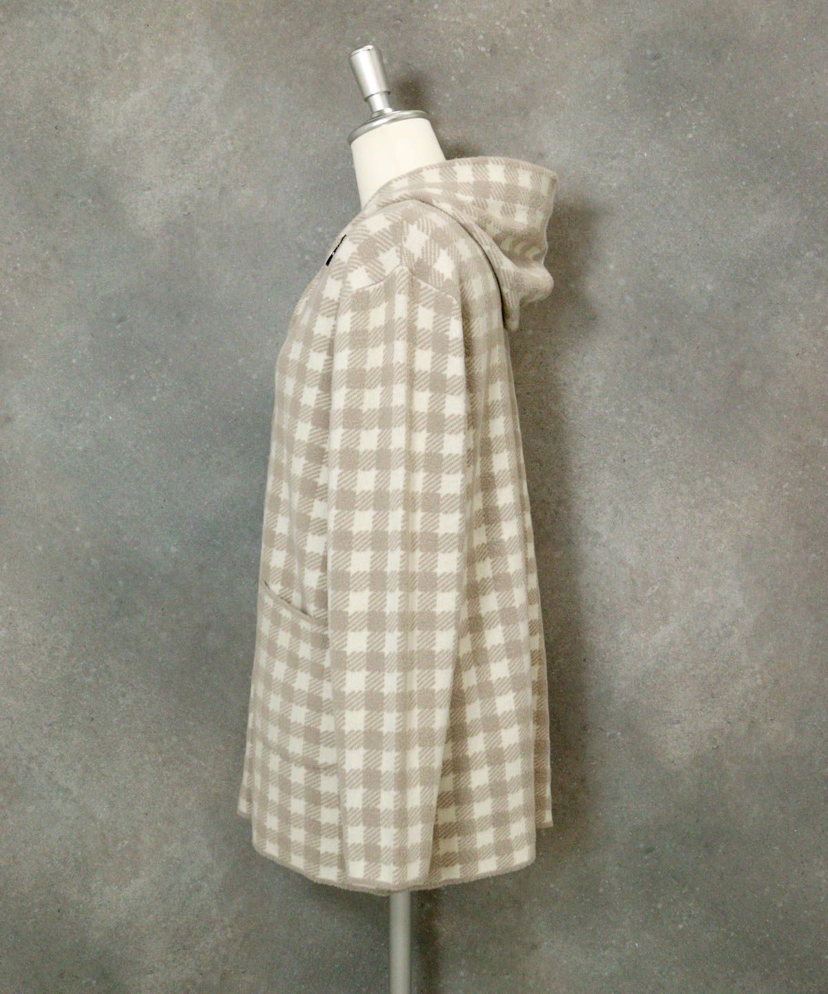 千鳥柄フード付ニットコート横（ライトグレー）