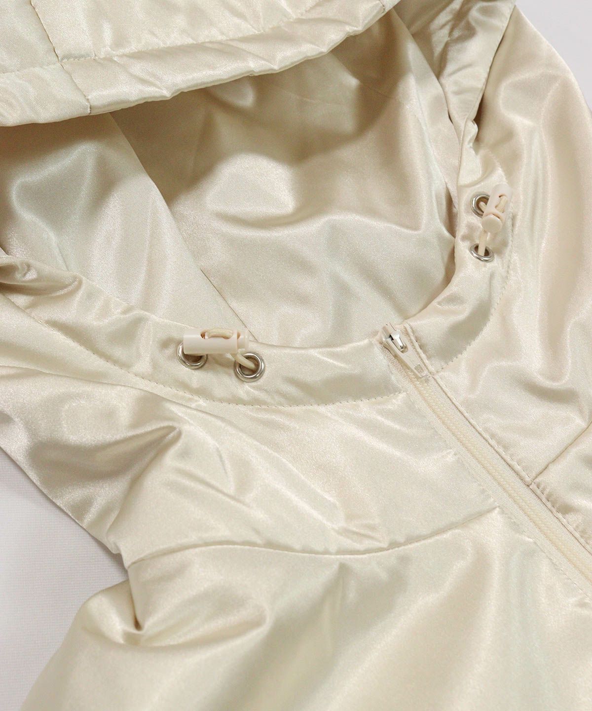 フード部分（ベージュ）