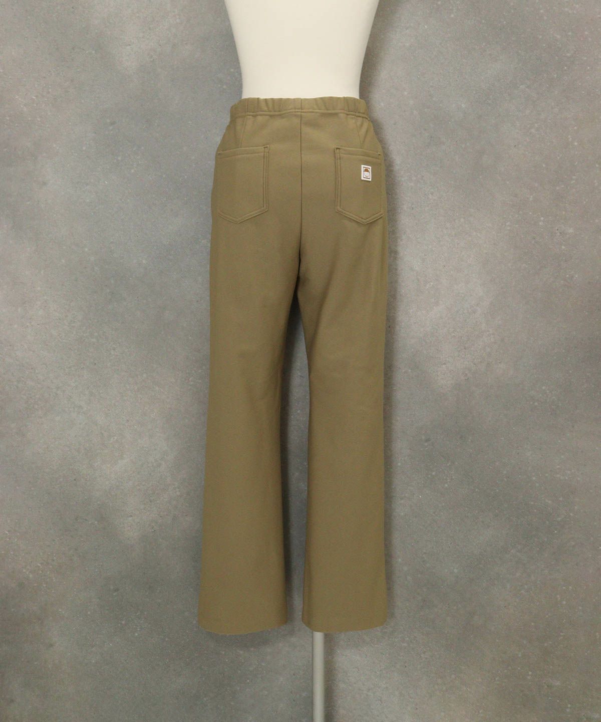 裏起毛イージーパンツ(キャメル)後ろ