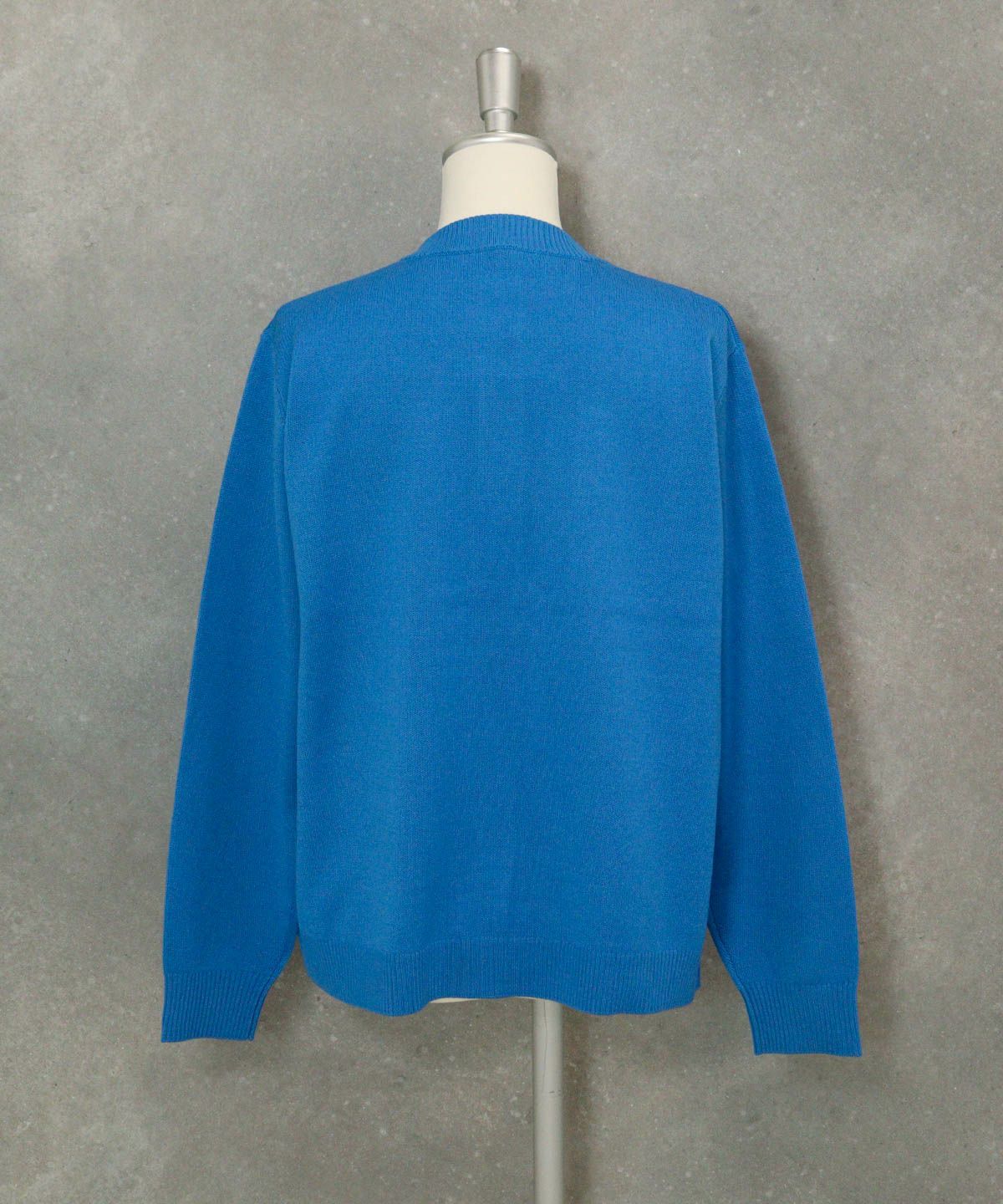 ウール混ボタン風刺繍カーディガン後（ブルー）