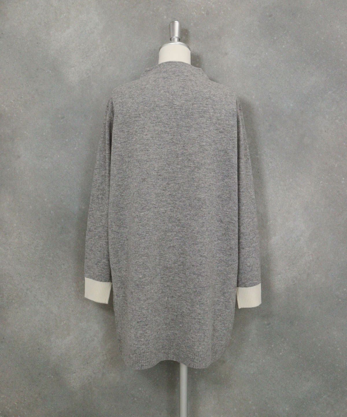 ウール100％ニットチュニック後（ライトグレー）