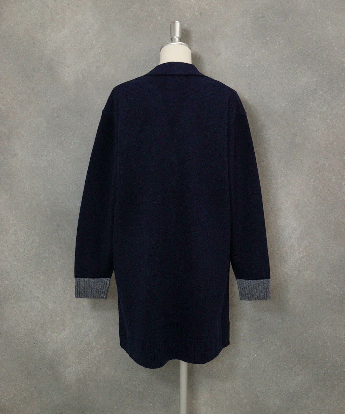 ウール100％チュニック丈カーディガン後（ネイビー）