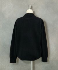 ウール100％ツイストネックニット後（ブラック）