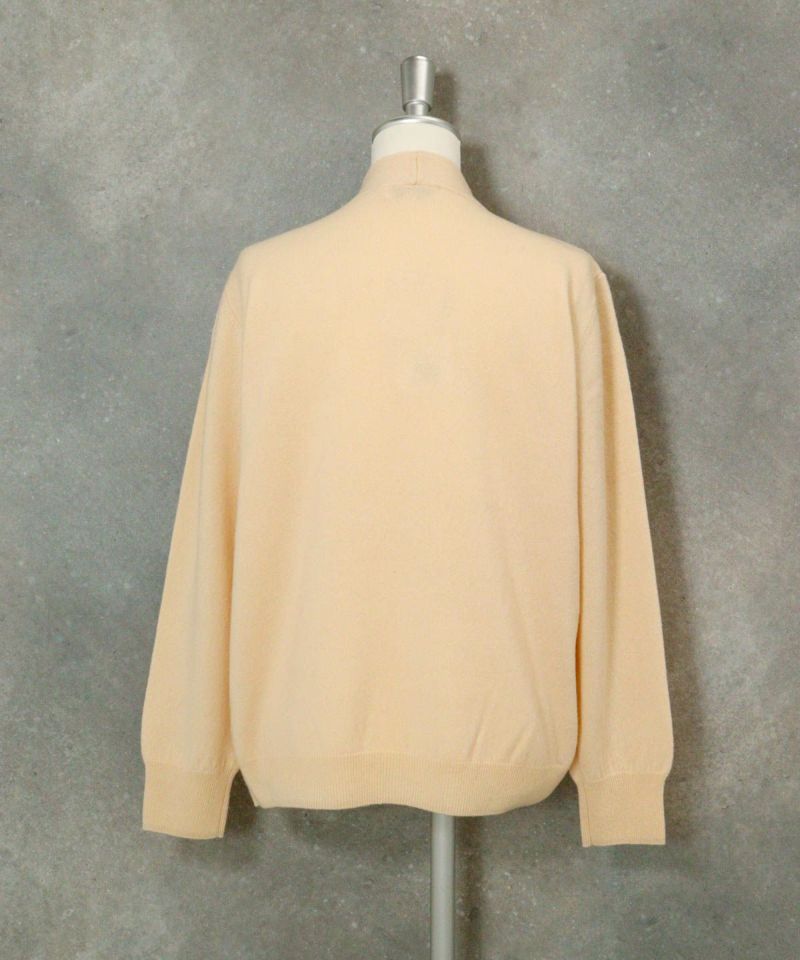 ウール100％ツイストネックニット後（ベージュ）