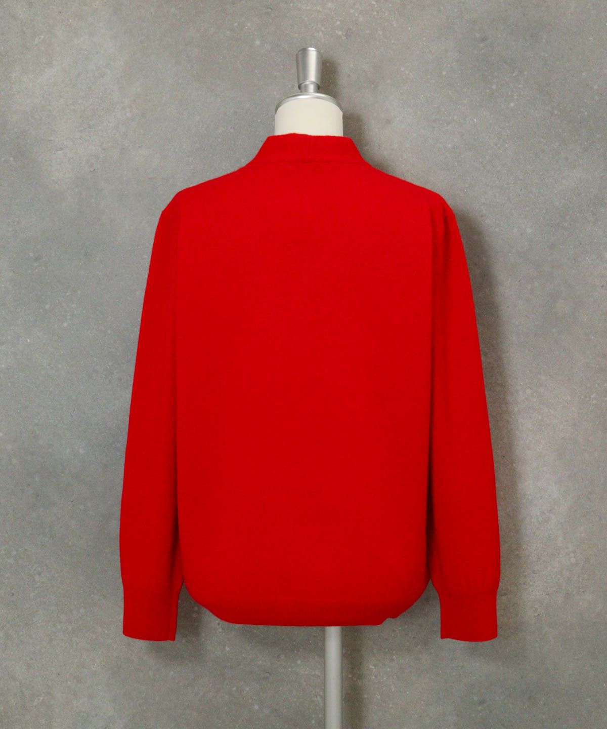 ウール100％ツイストネックニット後（レッド）