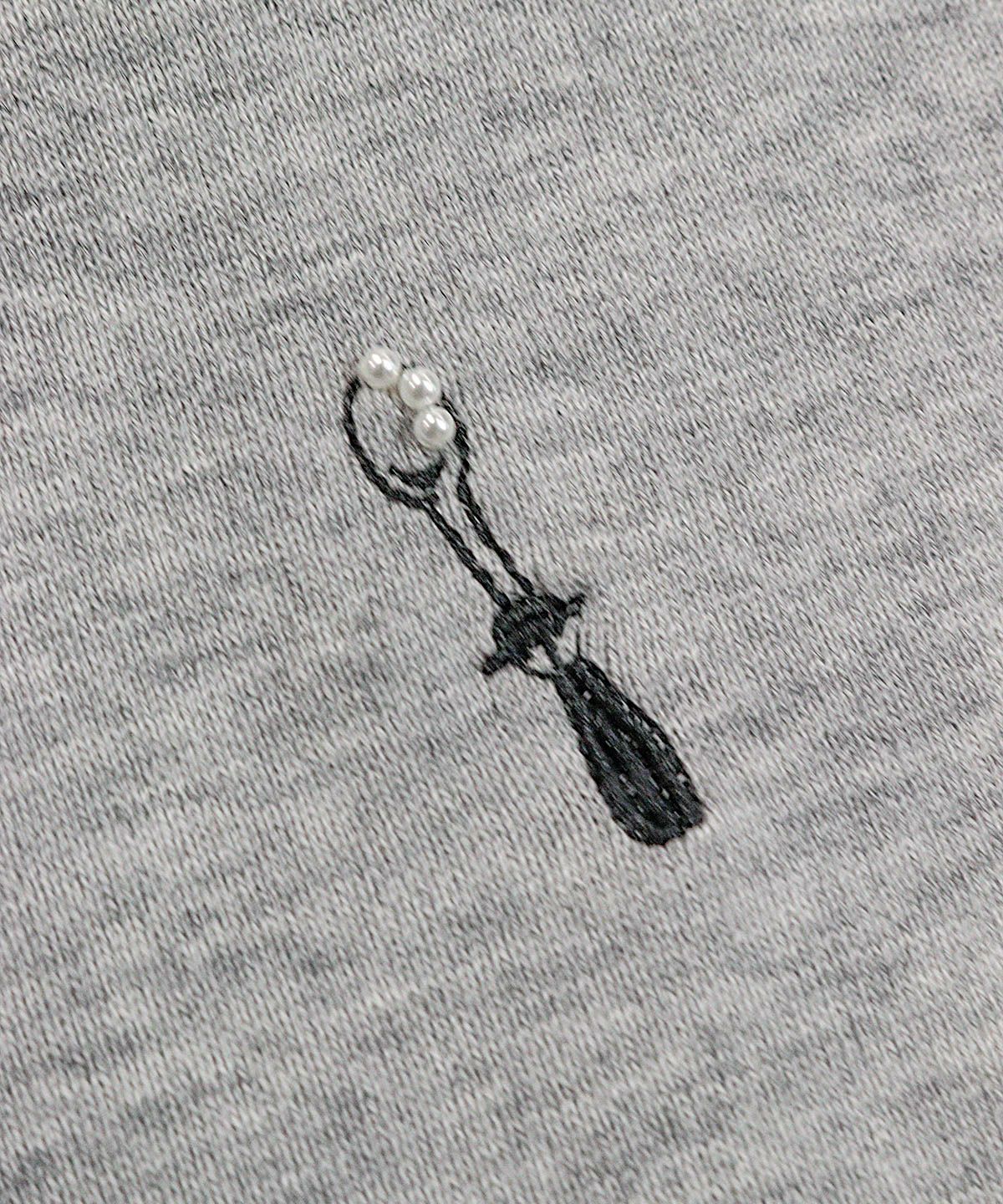モチーフ刺繍アップ(ライトグレー)
