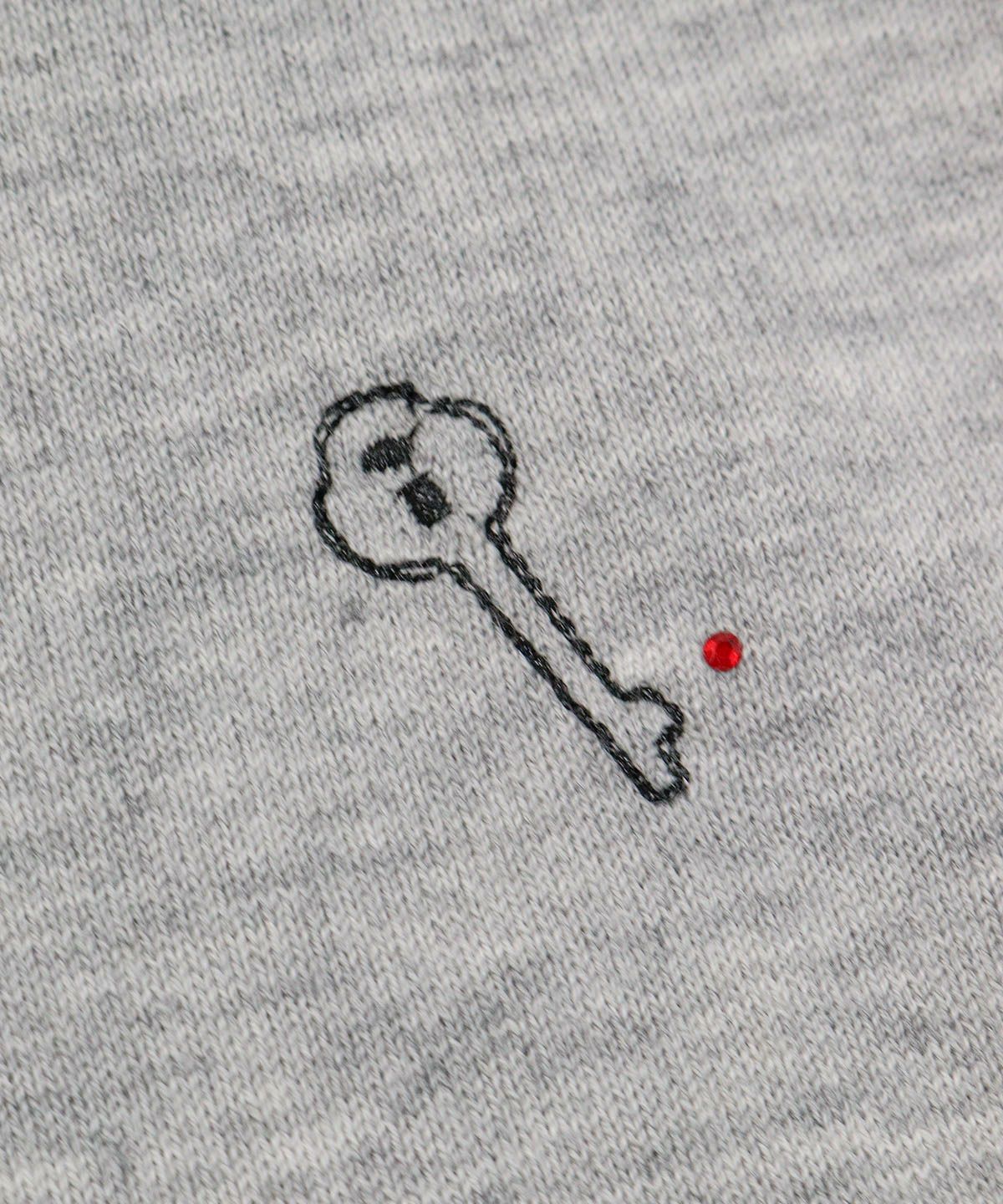 モチーフ刺繍アップ(ライトグレー)
