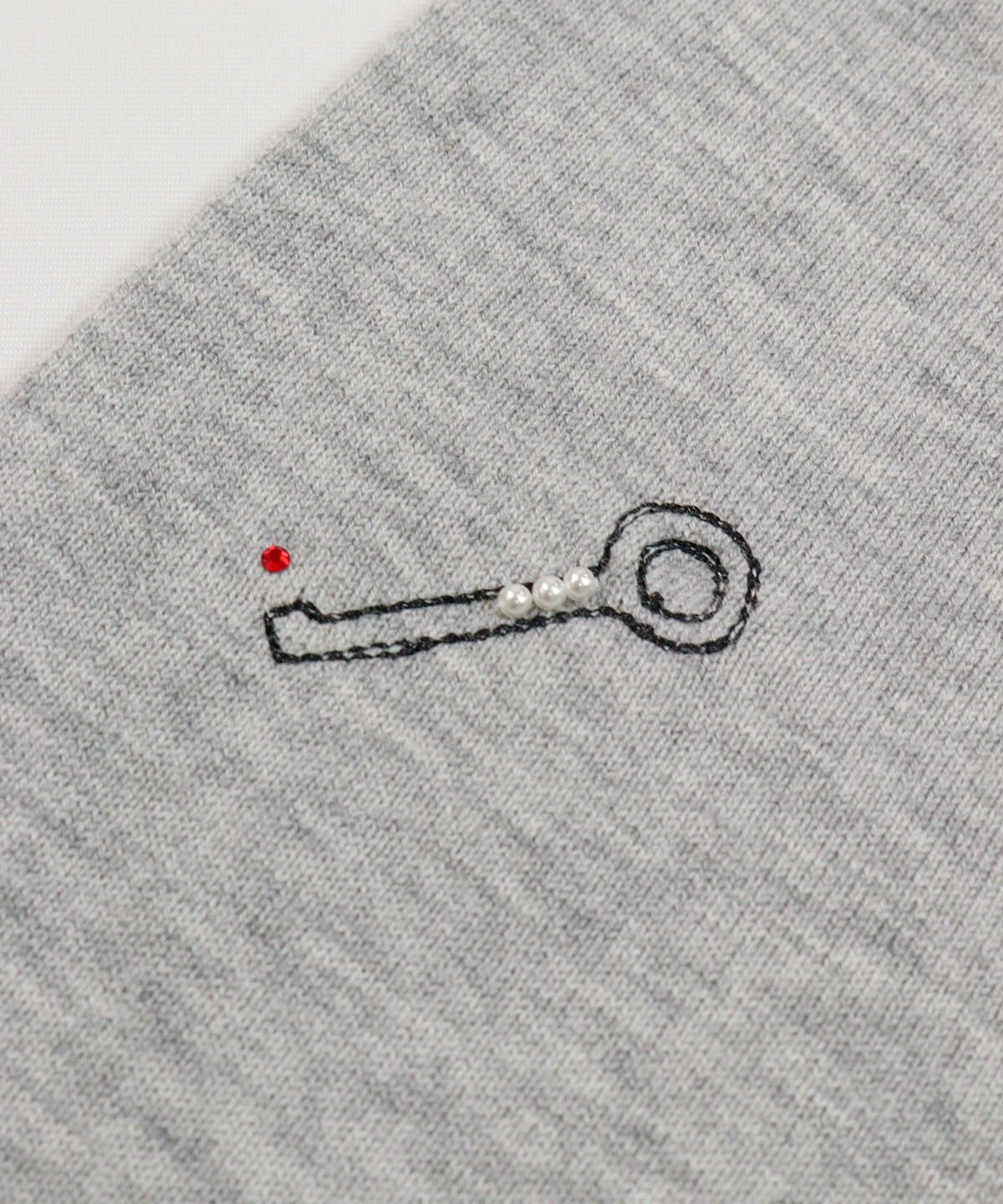 モチーフ刺繍アップ(ライトグレー)