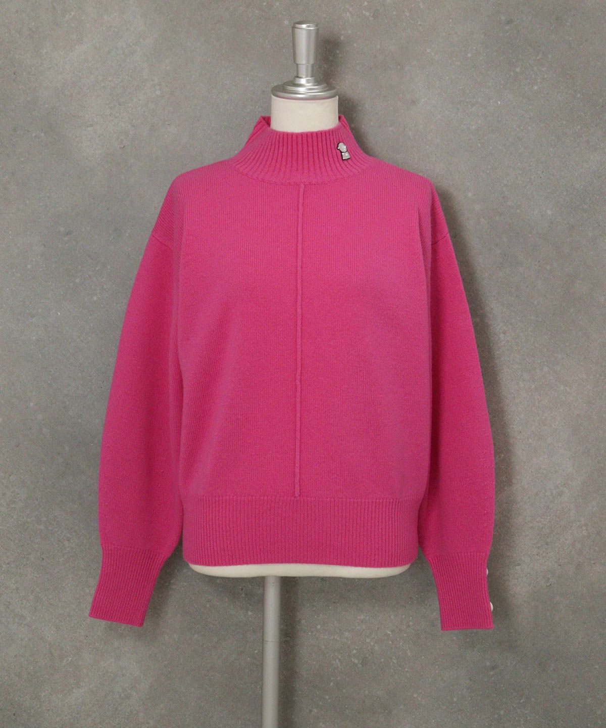 ウール100％袖ボタンニット(ピンク)前