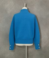 ウール100％袖ボタンニット(ライトブルー)後ろ