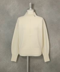ウール100％袖ボタンニット(ホワイト)前