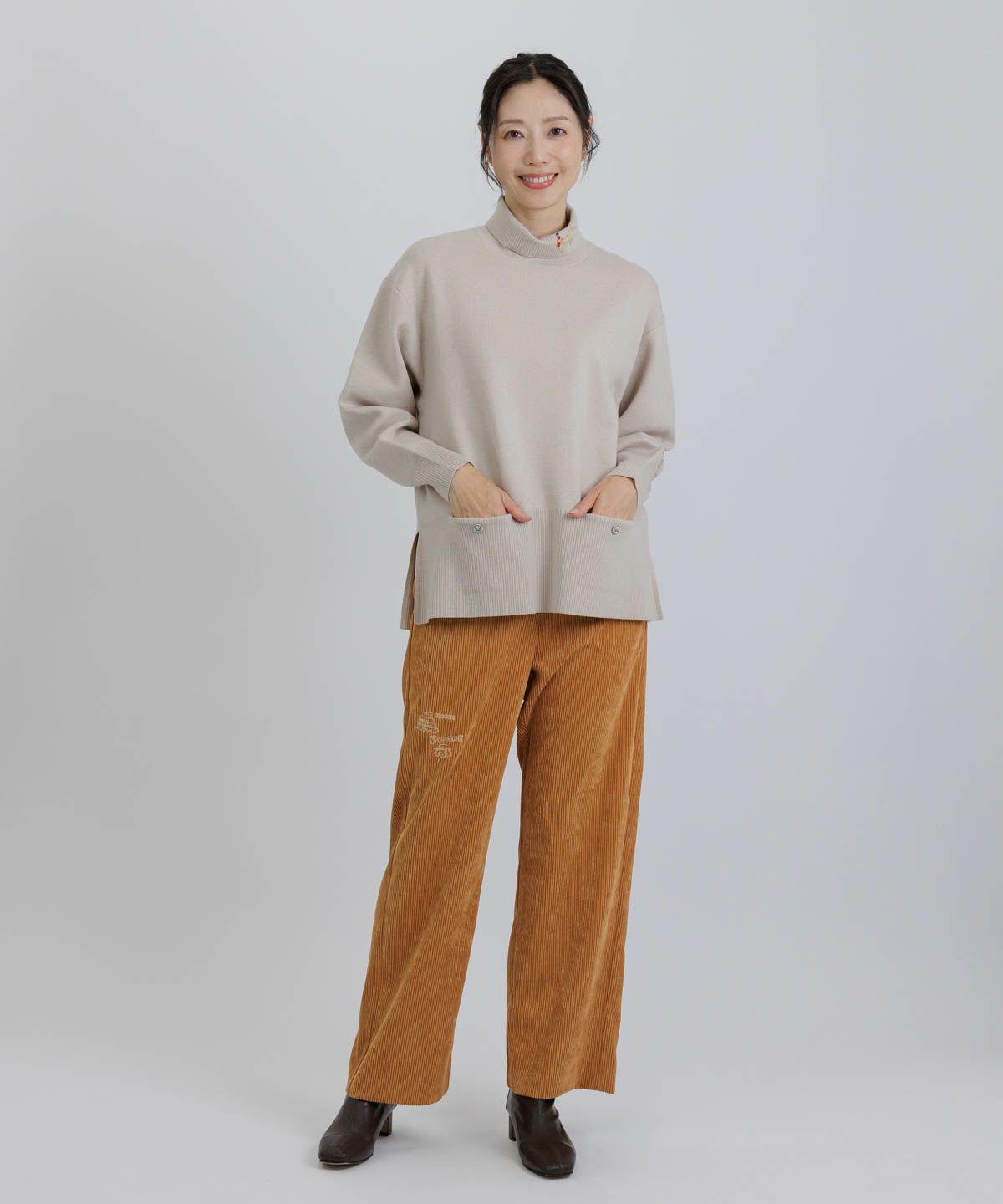 モデル着用画像（ベージュ）