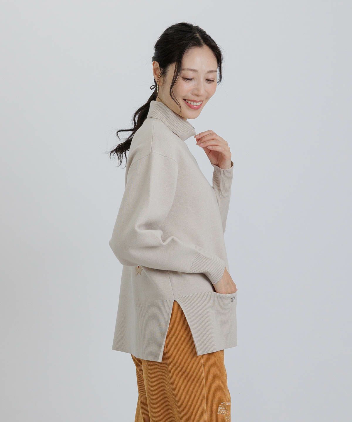 モデル着用画像（ベージュ）