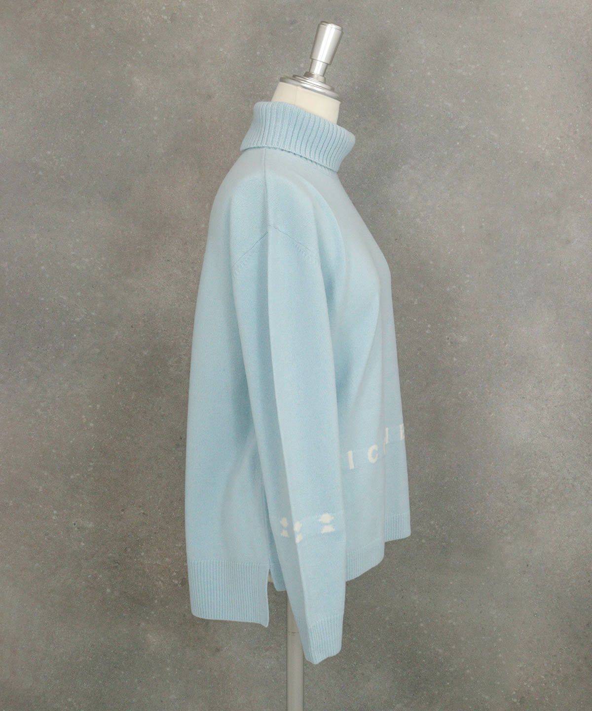 ウール100％ロゴタートルニット横（ライトブルー）