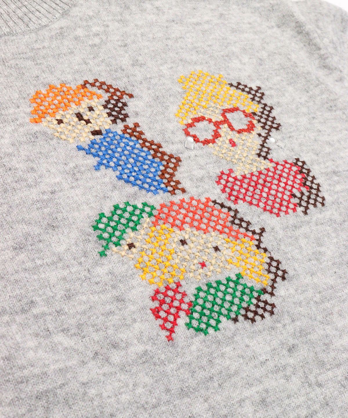 胸元デザイン部分（ライトグレー）