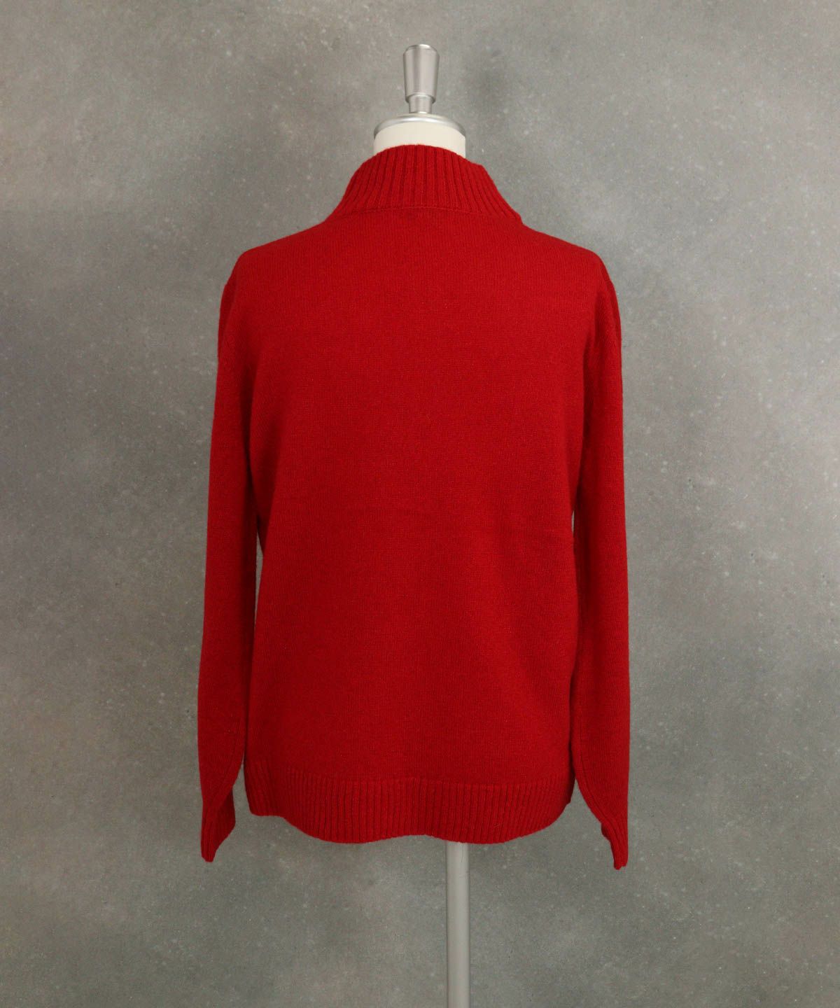  ウール混ポイントワッペンニット後（レッド）