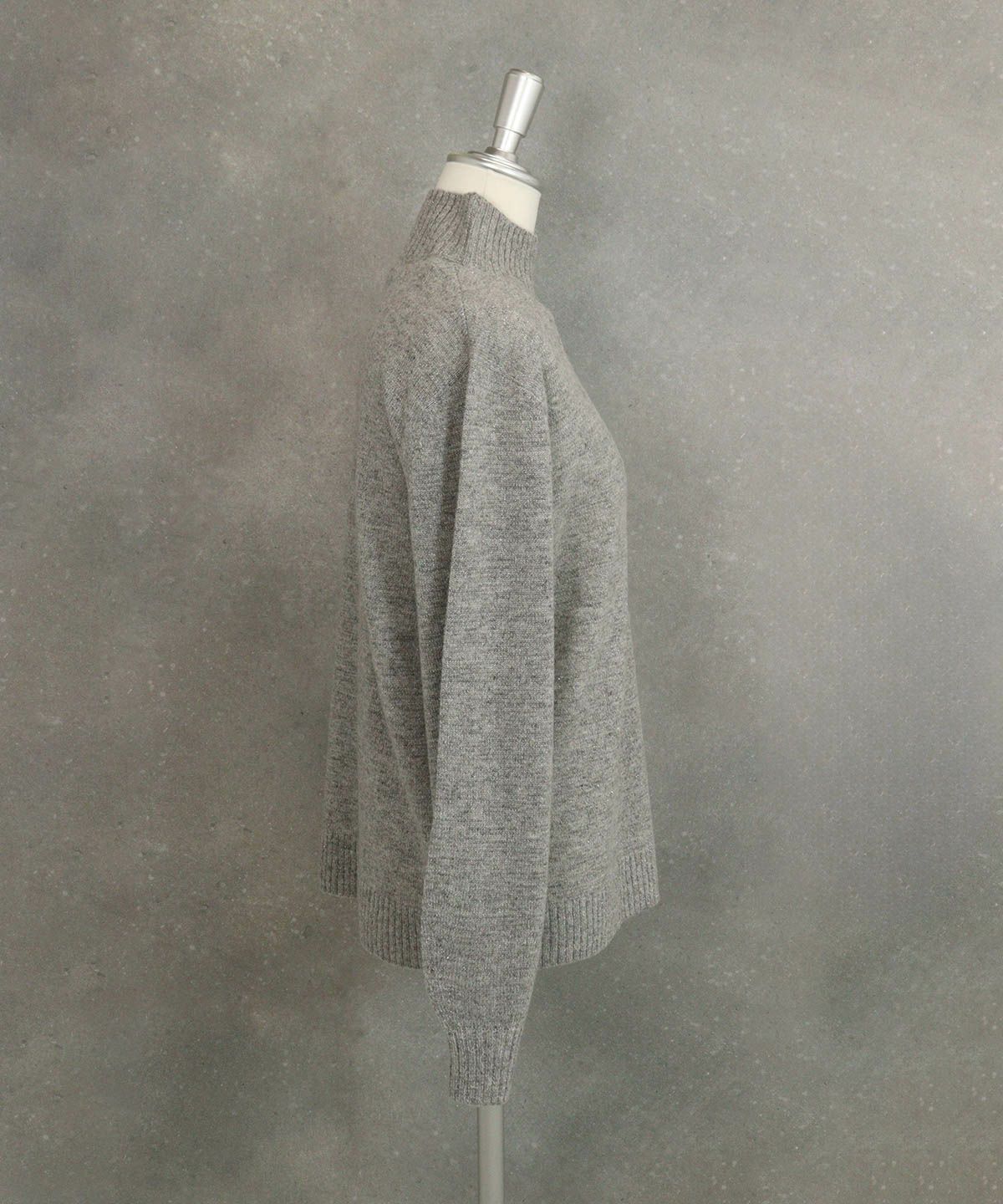  ウール混ポイントワッペンニット横（グレー）