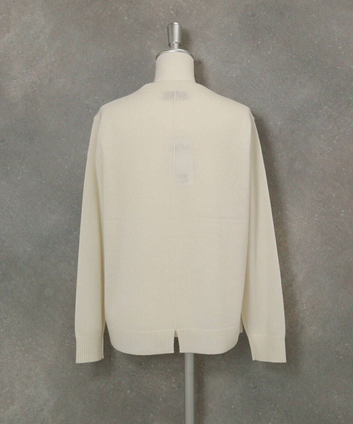 カシミヤ100％ピコストーンニット後（ホワイト）