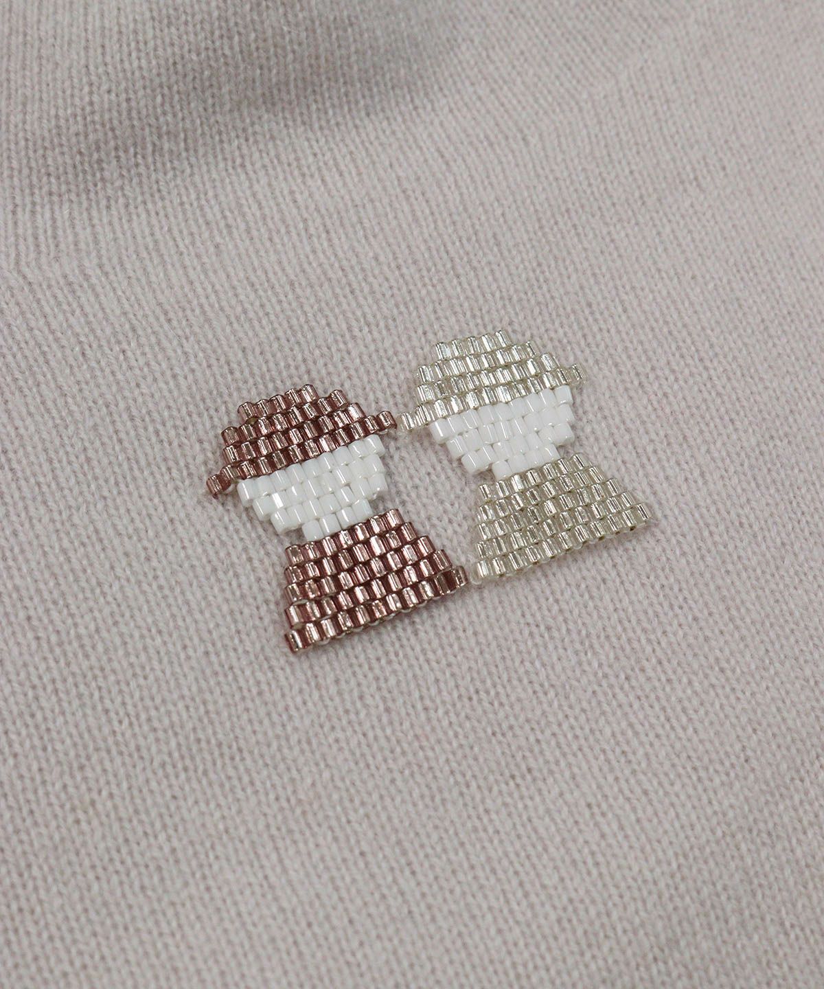 胸元デザイン部分（ベージュ）