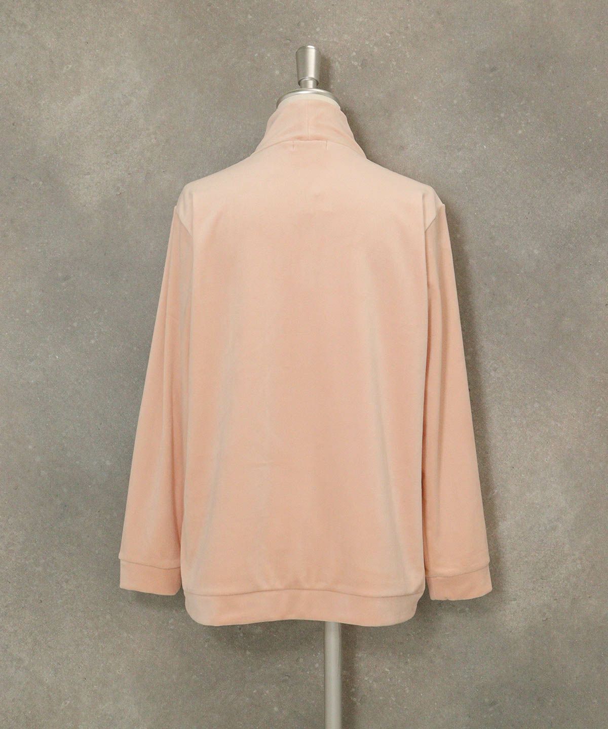 ロゴアップリケ起毛プルオーバー(ピンク)後ろ