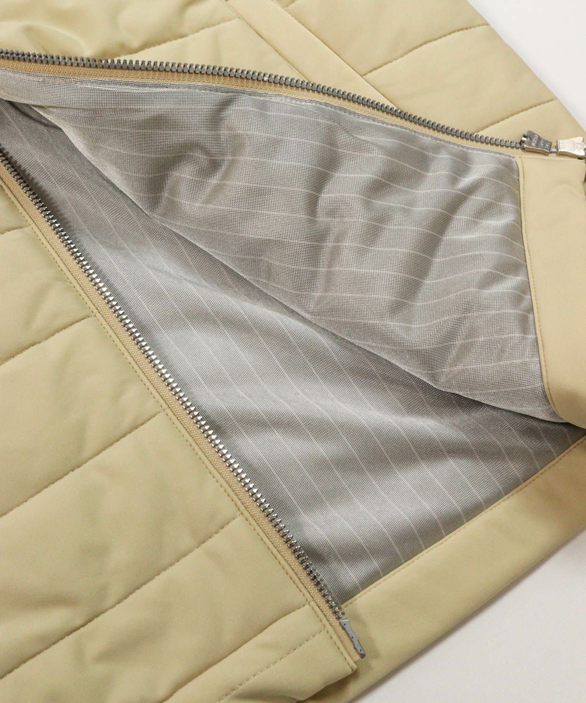 裏地部分（ベージュ）