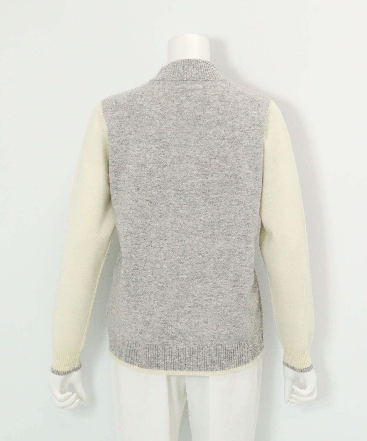 カシミヤ100％配色ニット後（ライトグレー）