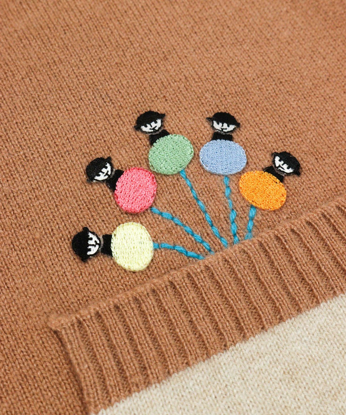 デザイン部分（ベージュ）