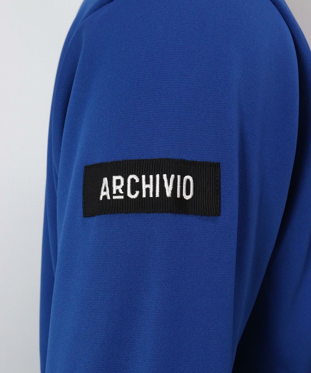 肩ロゴデザイン部分（ブルー）