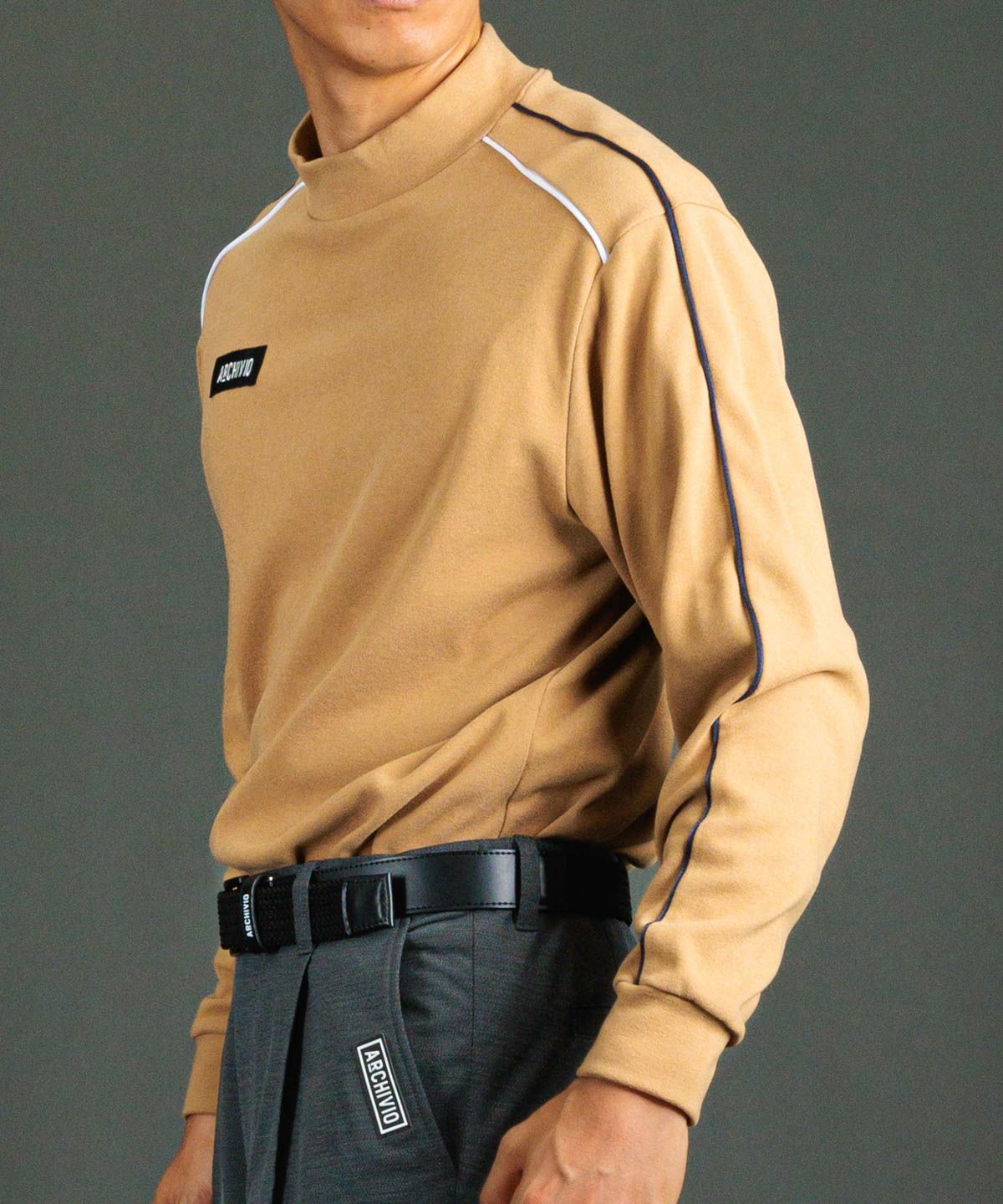 モデル着用画像（ベージュ）