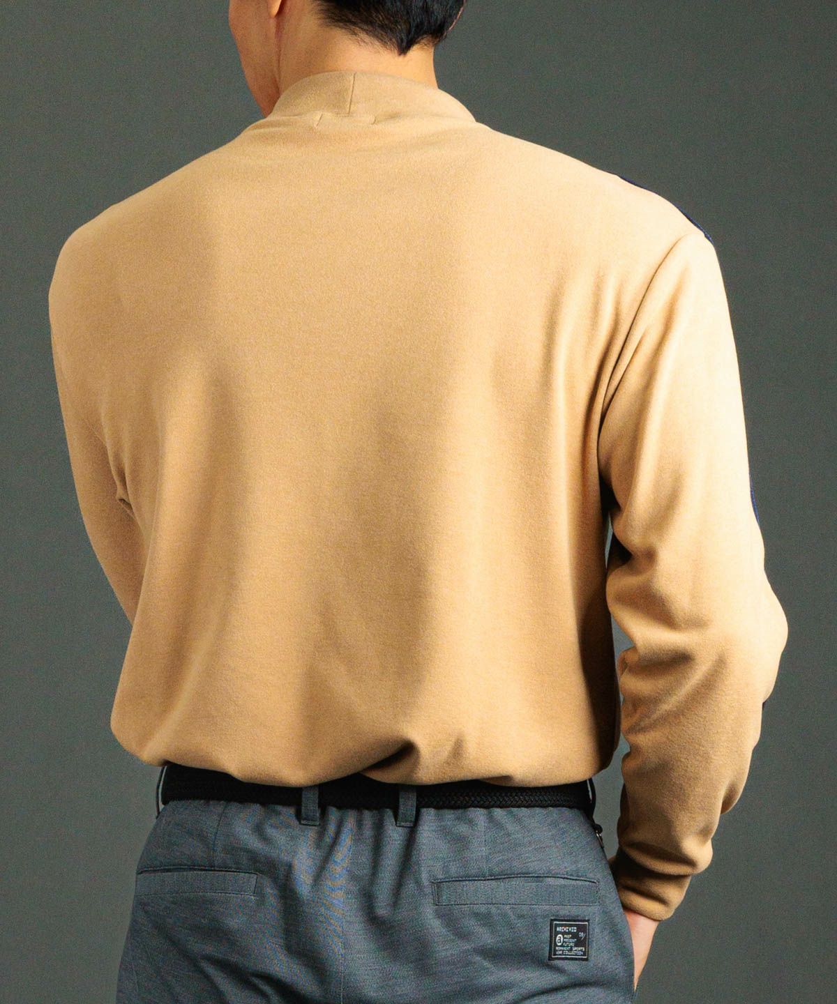 モデル着用画像（ベージュ）