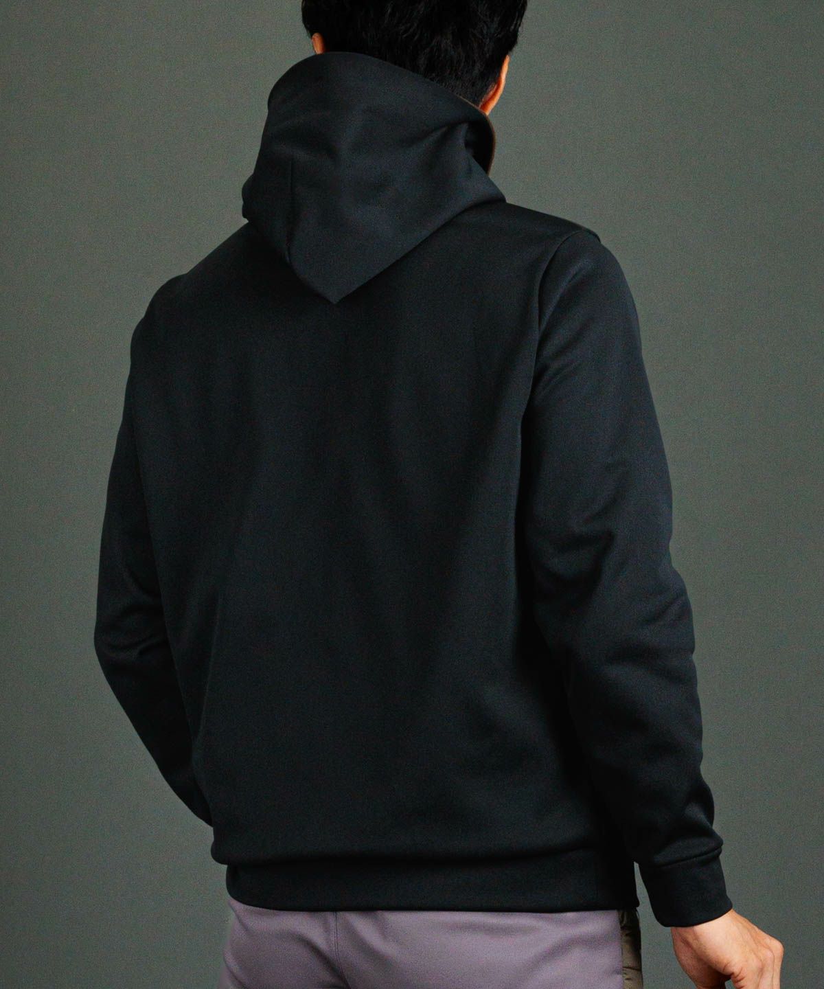 モデル着用画像（ブラック）