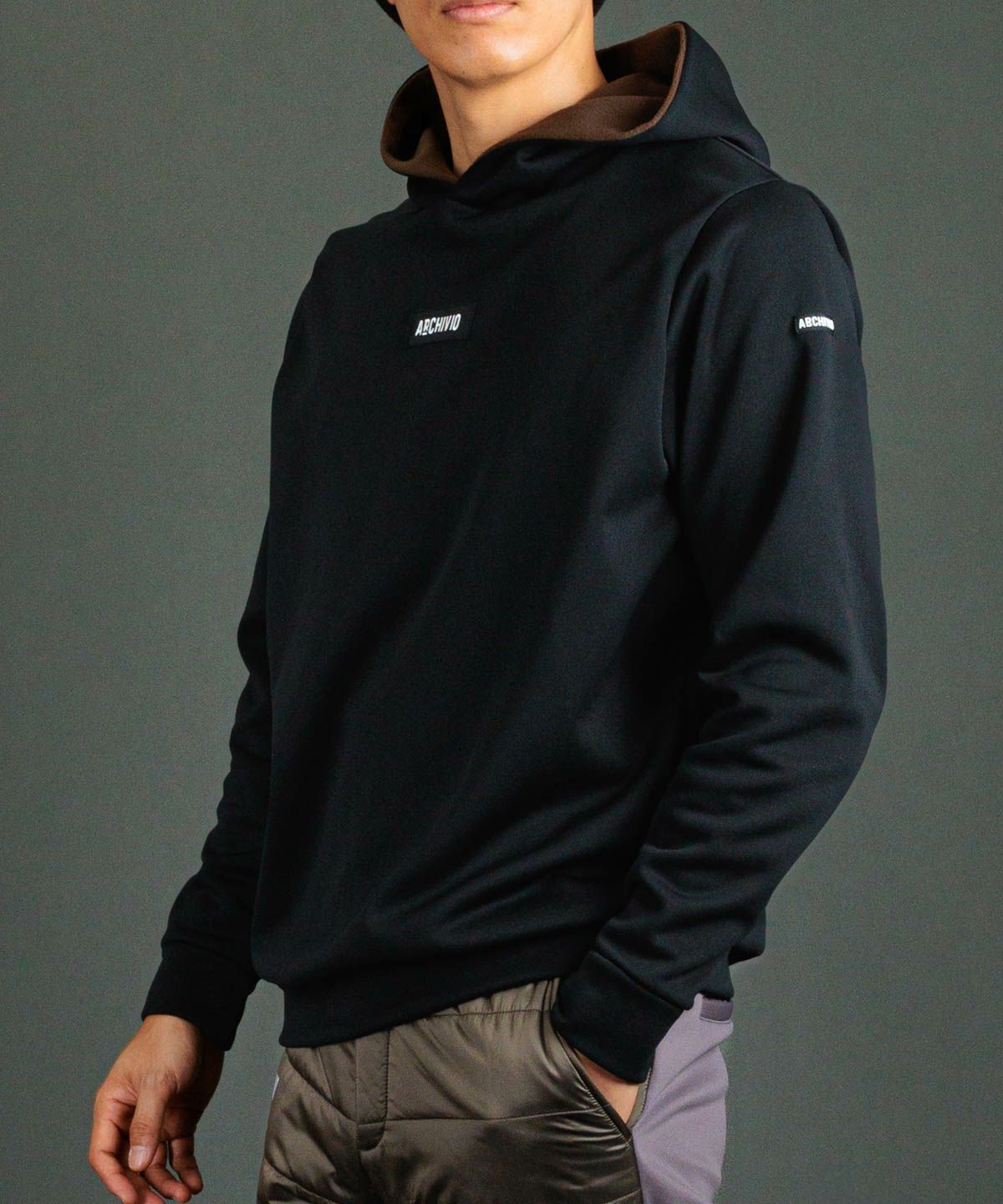 モデル着用画像（ブラック）