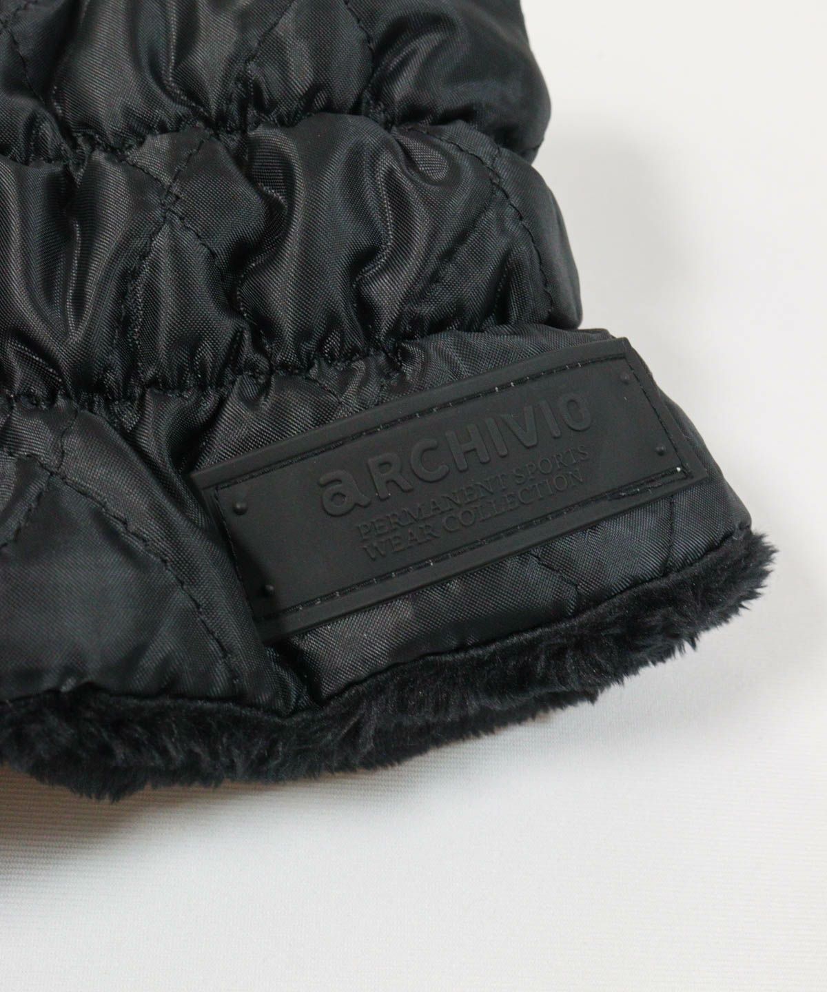 ロゴタグ部分（ブラック）