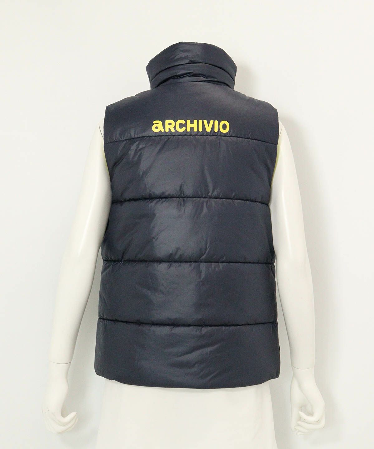 中綿サイドロゴベスト(ネイビー)後ろ