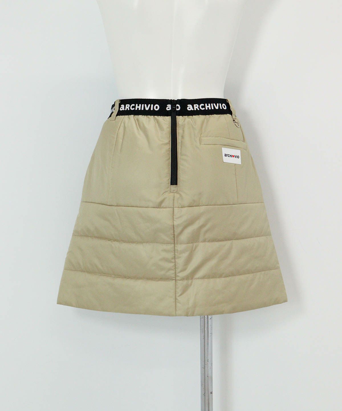 ウエストロゴ中綿撥水スカート後（ベージュ）