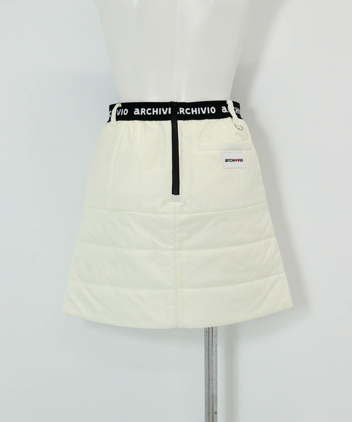 ウエストロゴ中綿撥水スカート後（ホワイト）