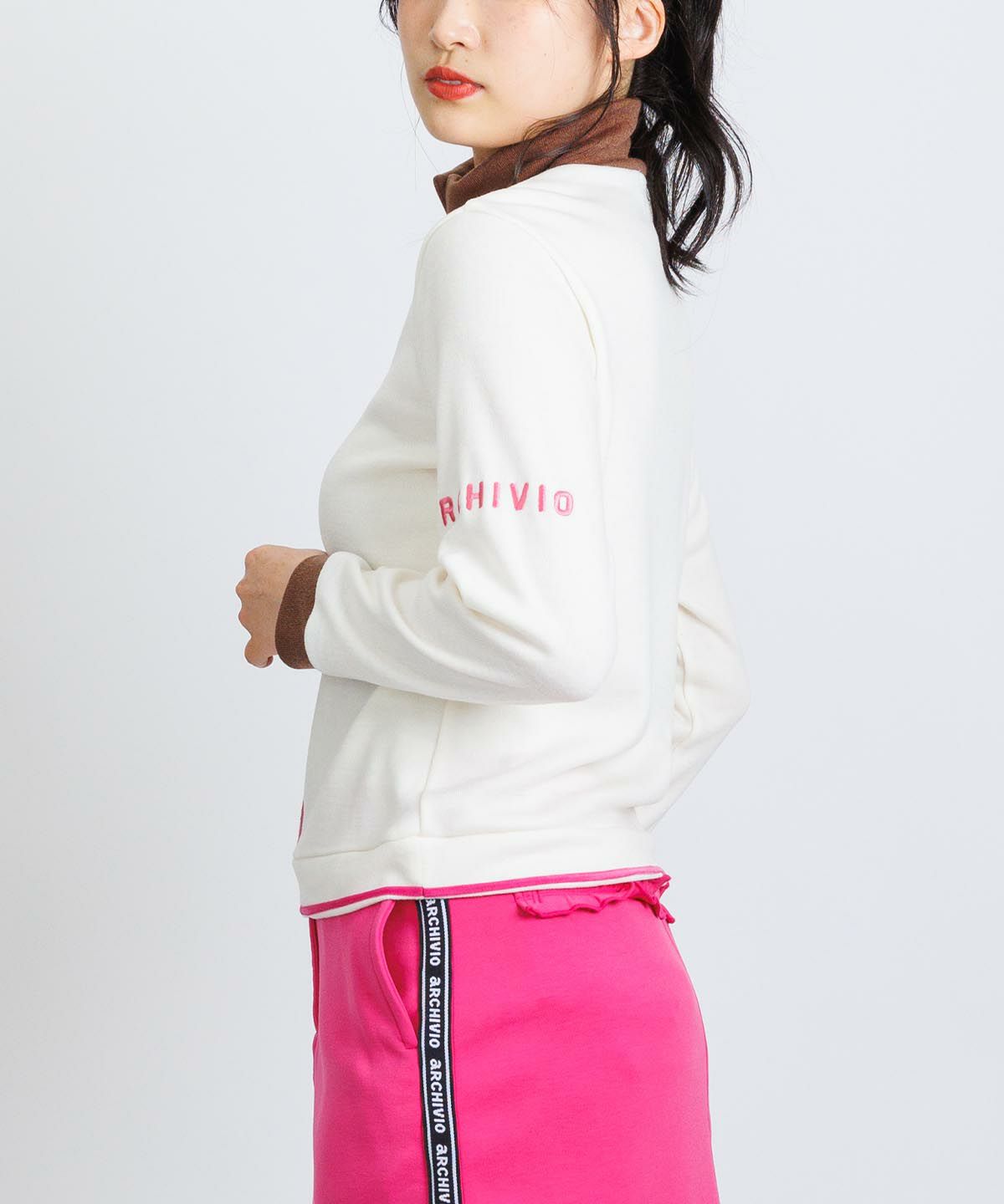 モデル着用画像(ホワイト×ブラウン)