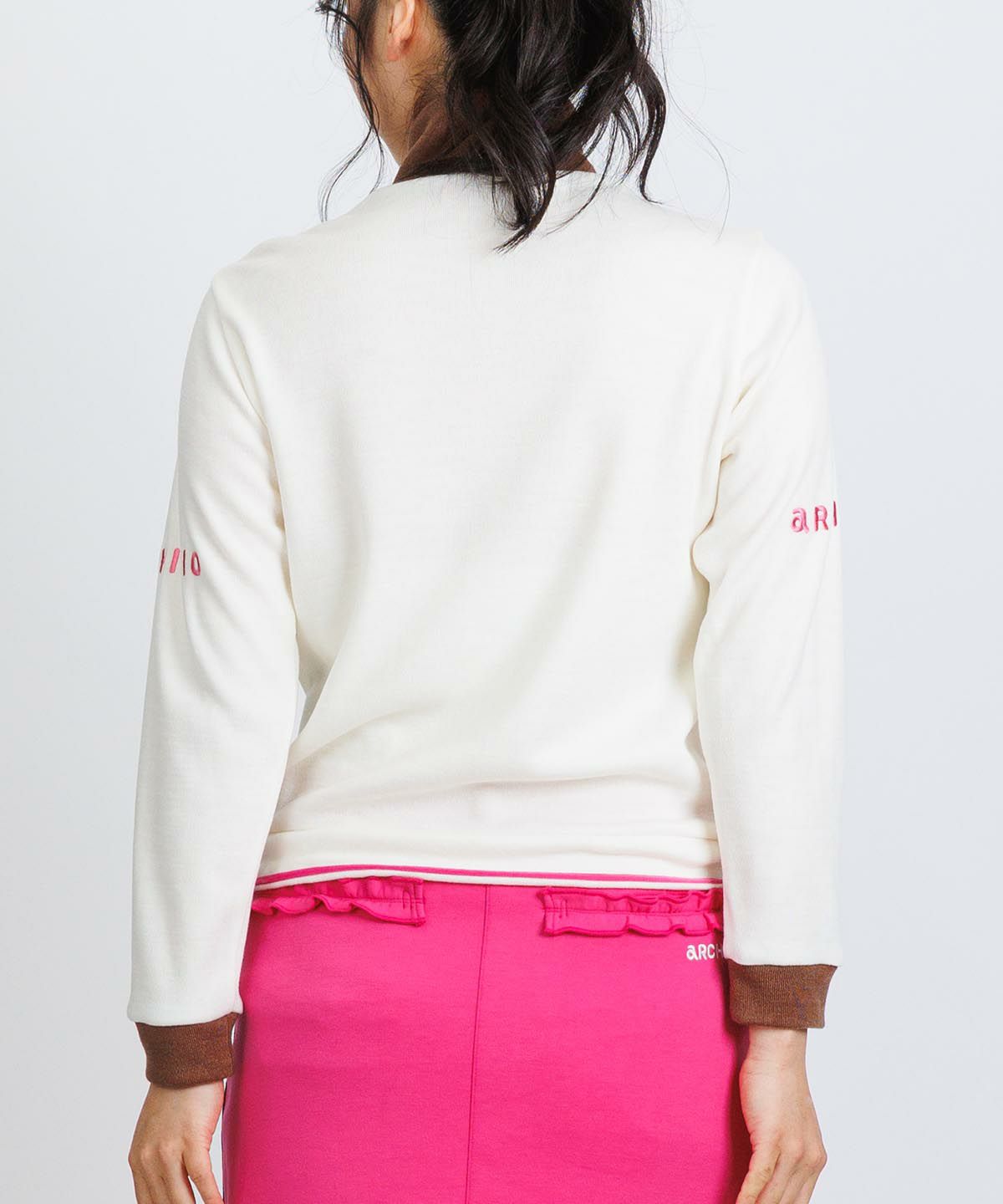 モデル着用画像(ホワイト×ブラウン)