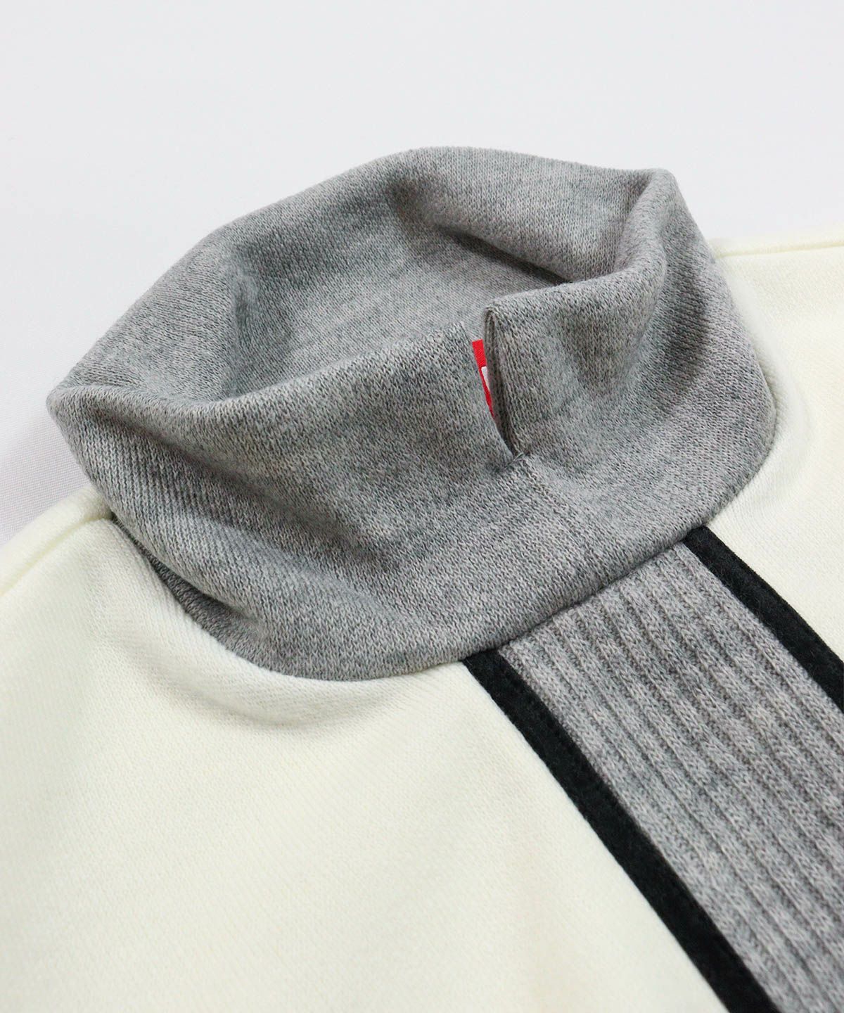 首元(ホワイト×グレー)