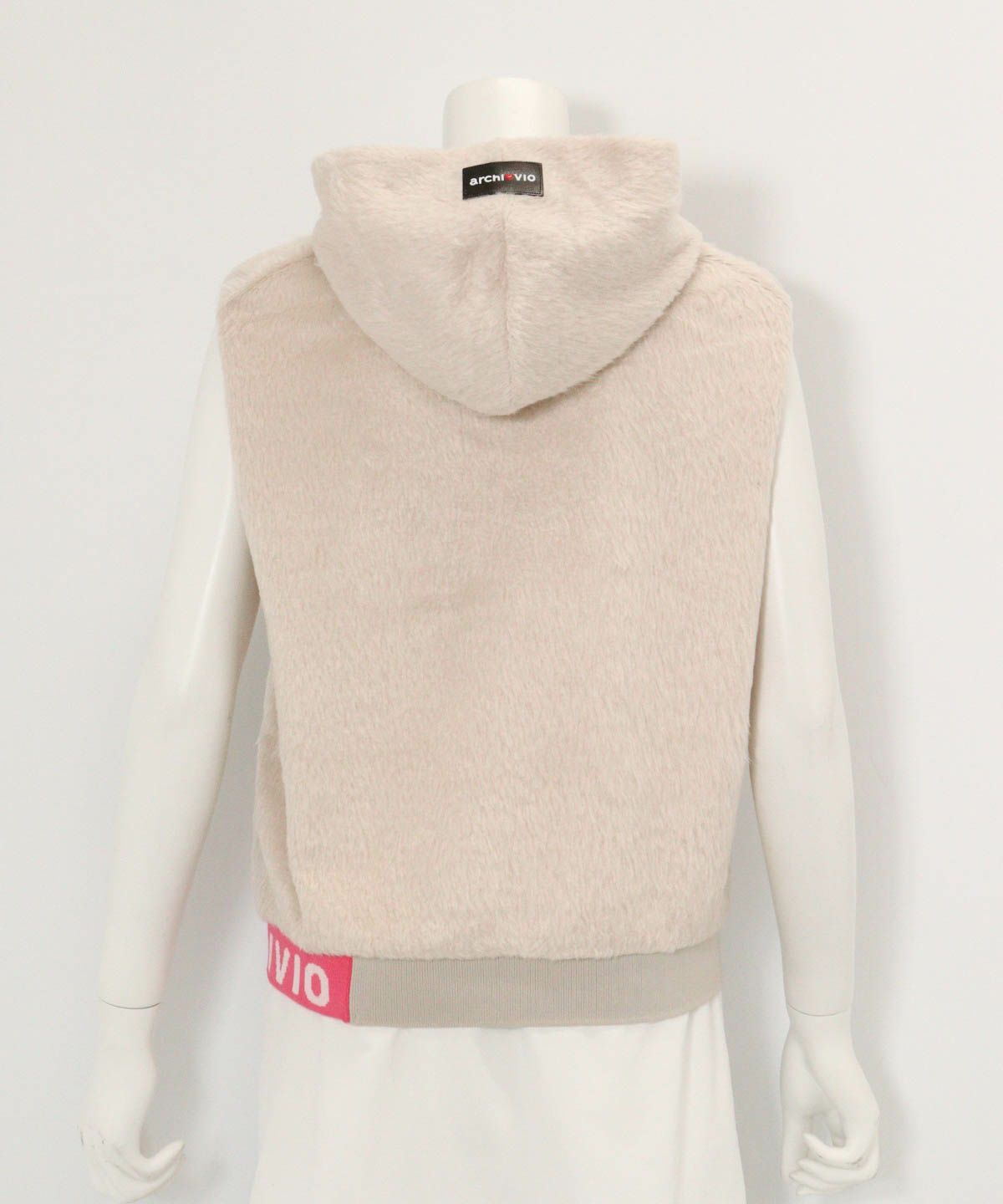 フード付きシャギーベスト(ベージュ)後ろ