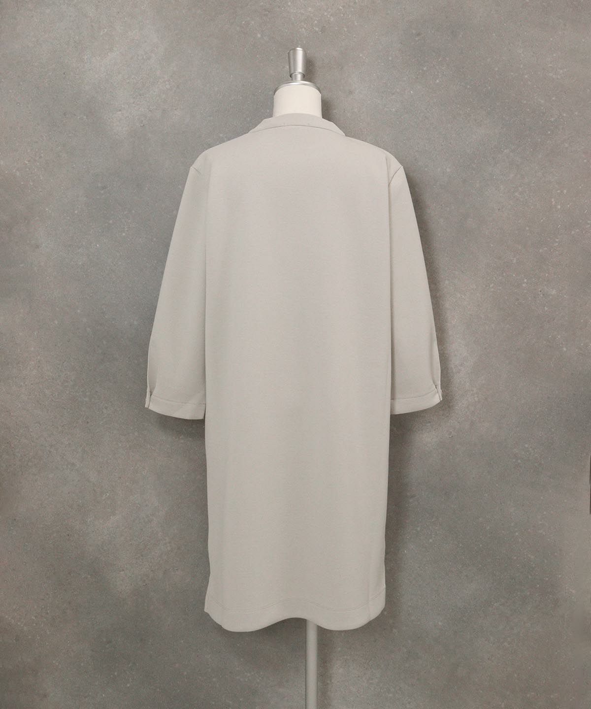 キルトポケット七分袖ワンピース(ライトグレー)後ろ