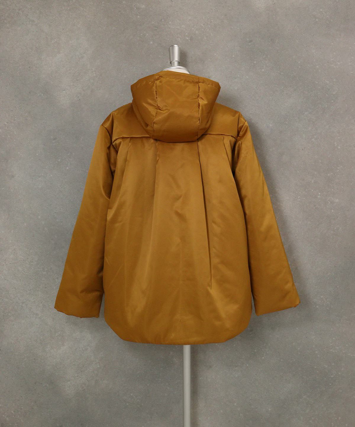 フード付き撥水中綿ジャケット後ろ（キャメル）