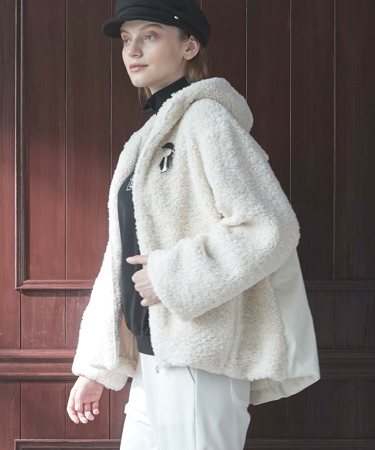 モデル着用カタログ画像（ホワイト）