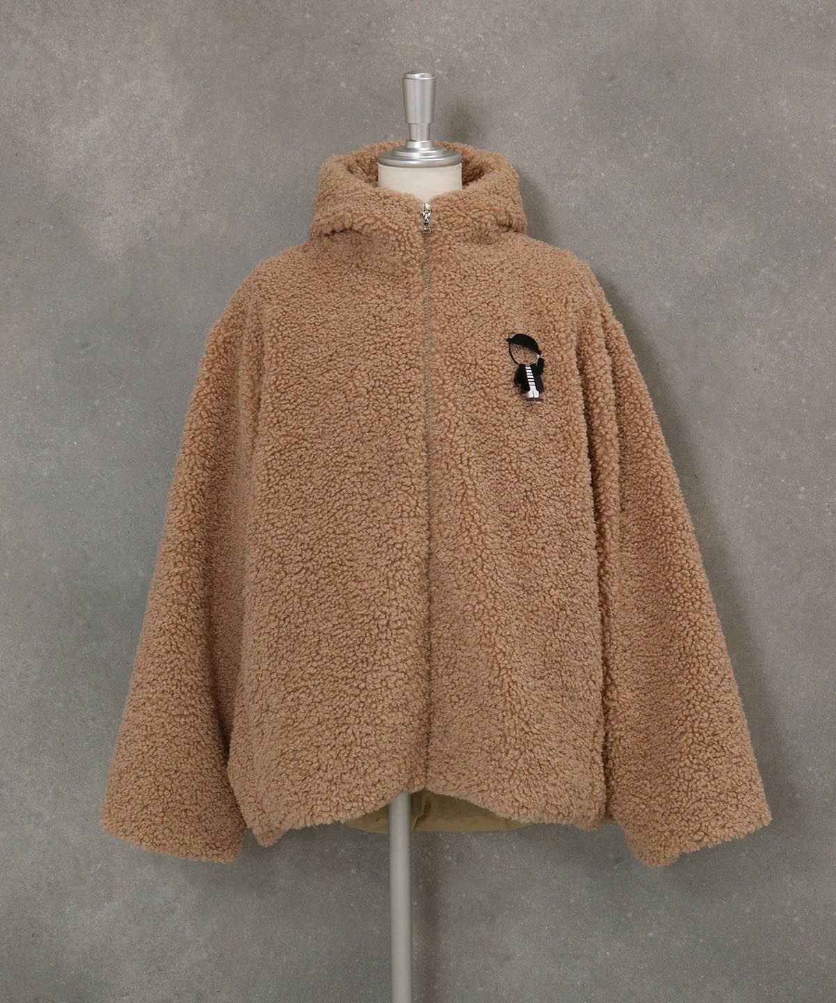 ブローチ付きボアジャケット|スタジオピッコーネ - ゴルフウェアや婦人