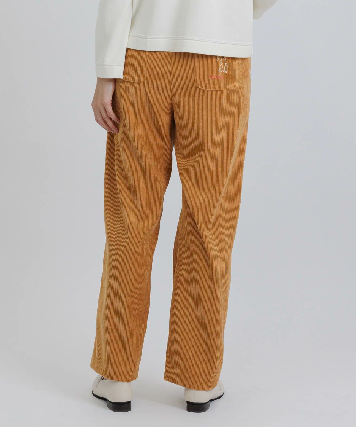 モデル着用画像（キャメル）