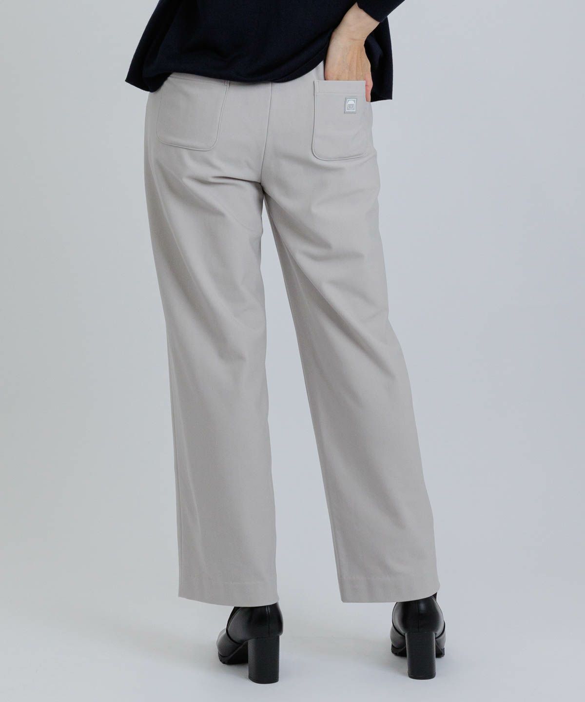 モデル着用画像（ライトグレー）