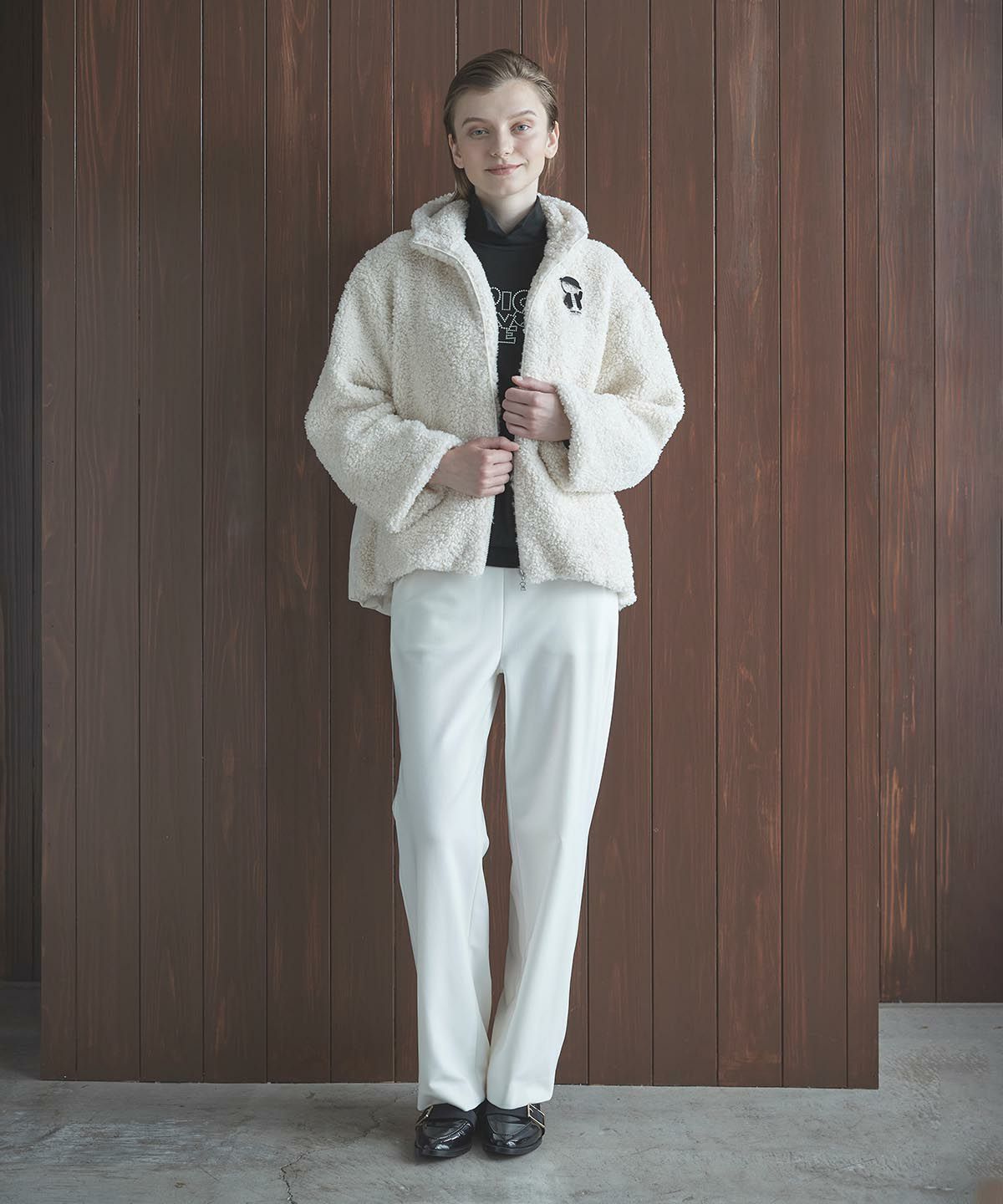 モデル着用カタログ画像（ホワイト）