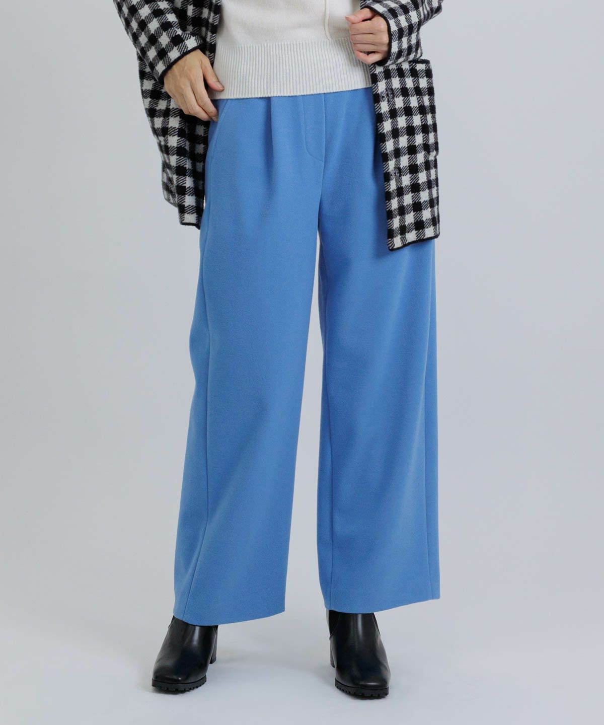 モデル着用画像（ライトブルー）